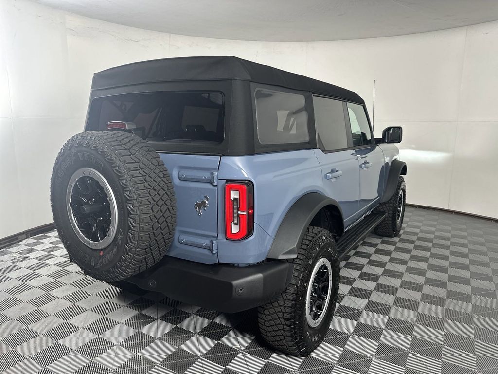 2024 Ford Bronco Outer Banks 7