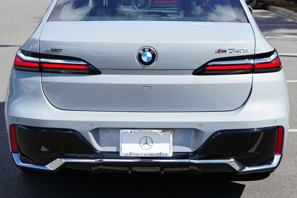 Thumbnail: 2024 BMW 7 Series - 13