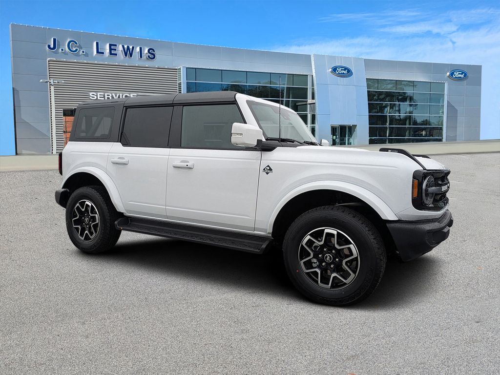 2025 Ford Bronco 4-Door Outer Banks's photo