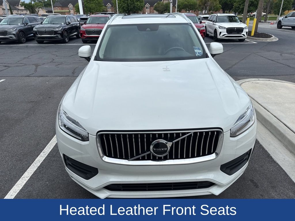 2022 Volvo XC90 T6 Momentum 6-Passenger