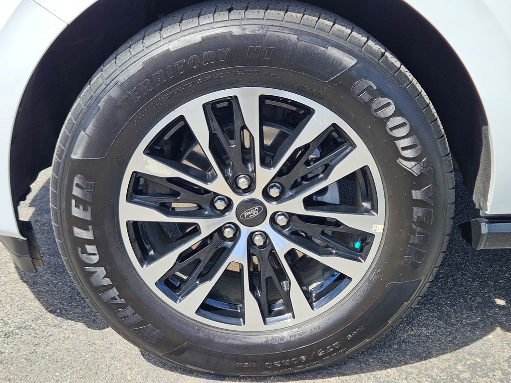 Used Car 2025 Ford Expedition  Platinum For Sale Under $80,000 In San Marcos, Texas