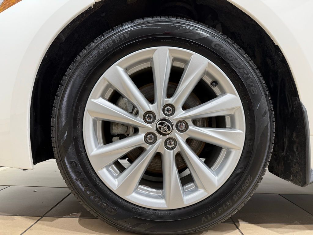 Thumbnail: 2025 Toyota Corolla - 9