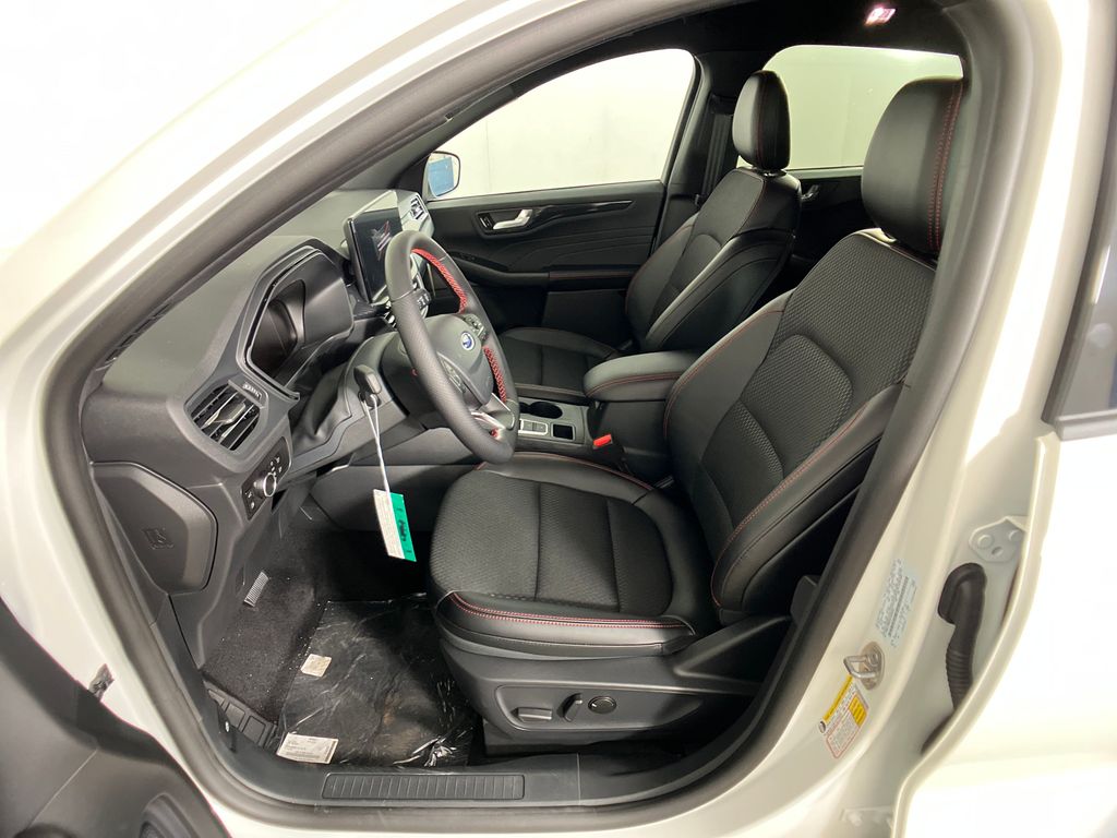 2025 Ford Escape ST-Line photo 16