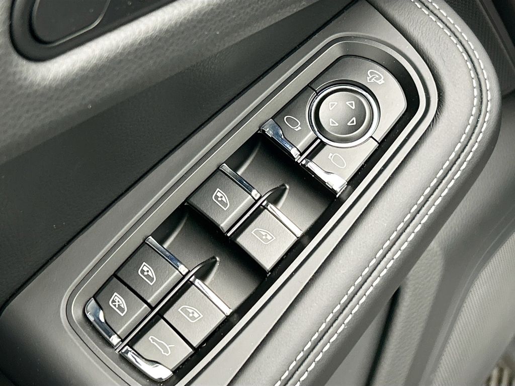 Thumbnail: 2026 Porsche Macan - 24