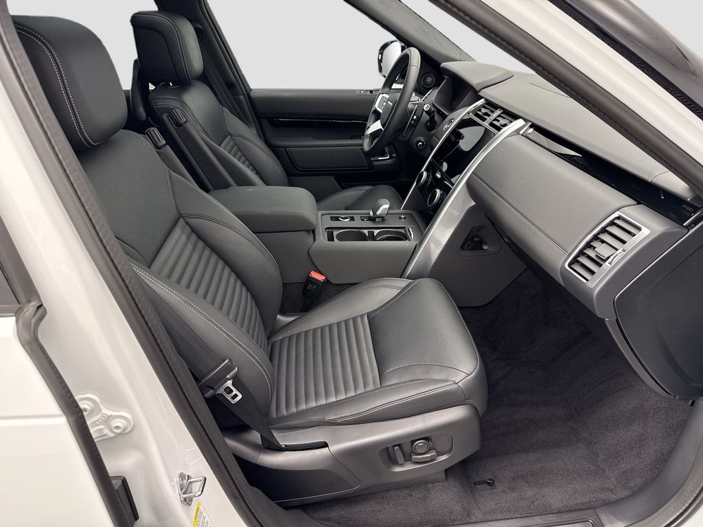 Thumbnail: 2025 Land Rover Discovery - 19