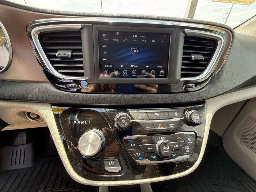 Thumbnail: 2018 Chrysler Pacifica - 27