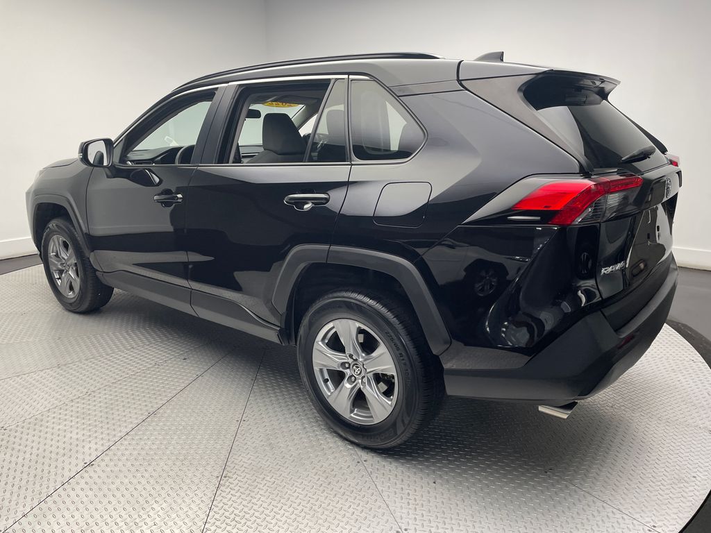 2022 Toyota RAV4 XLE 7