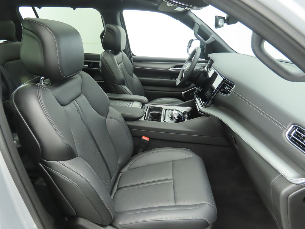 Thumbnail: 2024 Jeep Wagoneer - 21