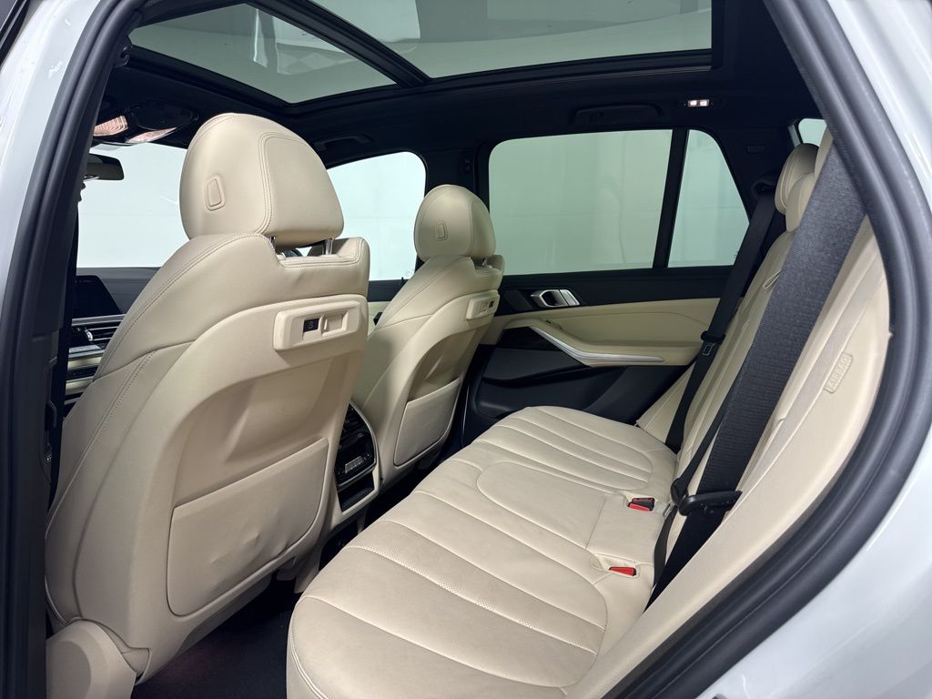 Thumbnail: 2021 BMW X5 - 10