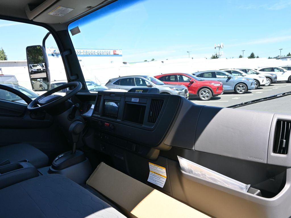 2025 Isuzu NRR 