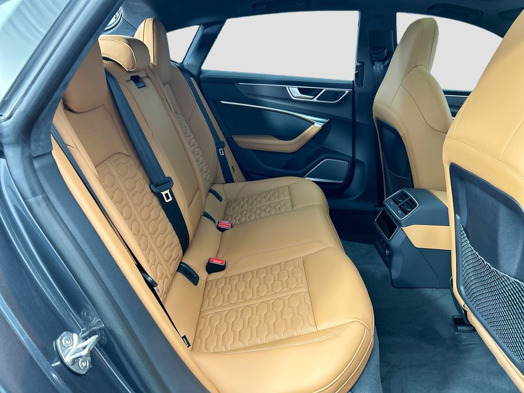 Thumbnail: 2025 Audi RS 7 - 21