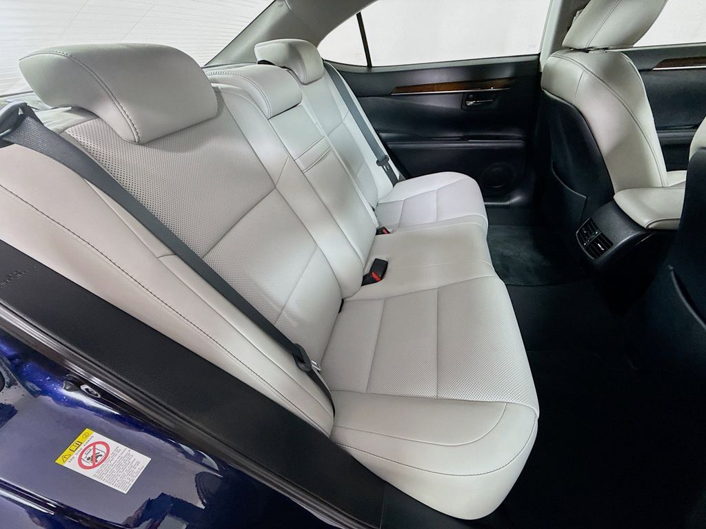 Thumbnail: 2017 Lexus ES - 27