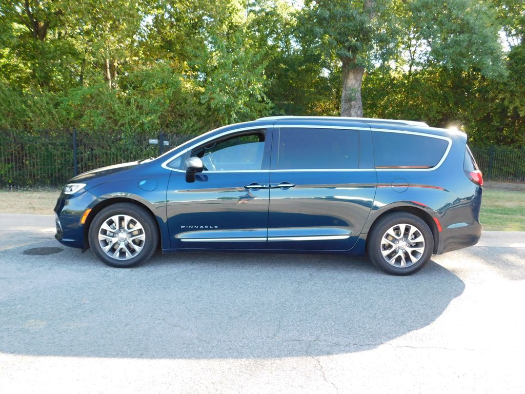 Thumbnail: 2023 Chrysler Pacifica - 9