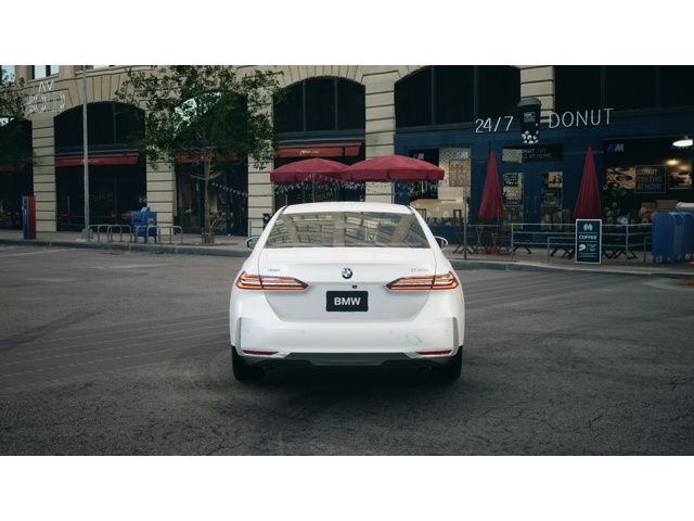 Thumbnail: 2026 BMW 5 Series - 5