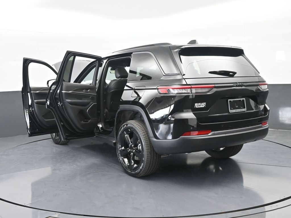 New 2026 Diamond Black Crystal Pearlcoat Jeep Limited image 71