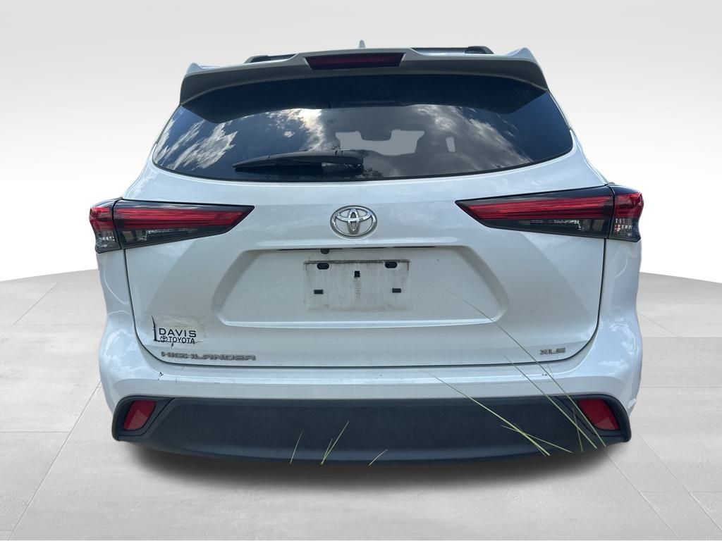 2022 Toyota Highlander XLE FWD SUV