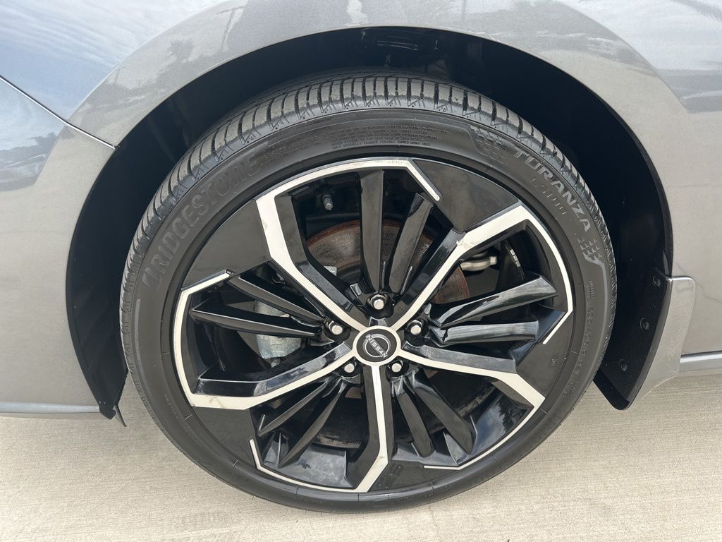 2024 Gun Metallic Nissan Altima 2.5 SR FWD Sedan