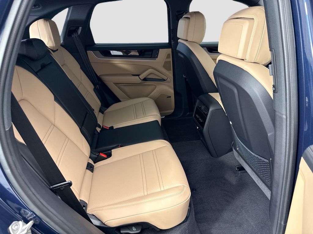 Thumbnail: 2026 Porsche Cayenne - 22