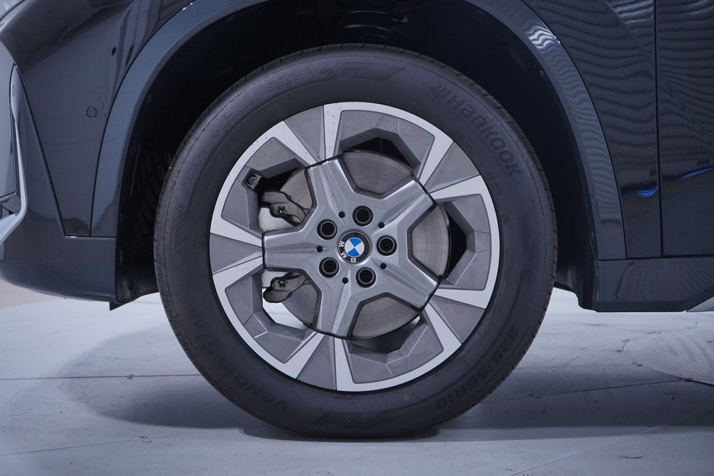 Thumbnail: 2025 BMW X1 - 2