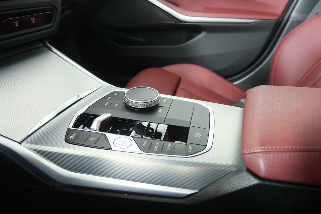 Thumbnail: 2023 BMW 3 Series - 26