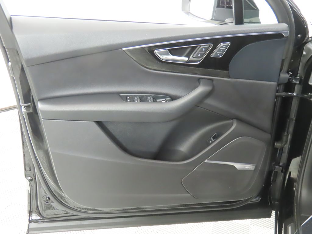 Thumbnail: 2019 Audi Q7 - 29