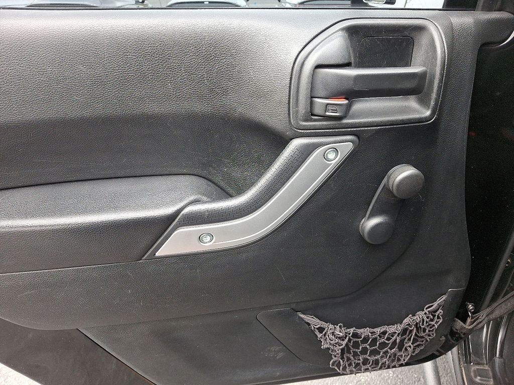 Thumbnail: 2017 Jeep Wrangler - 13