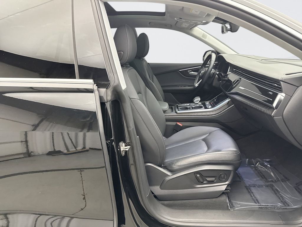 Thumbnail: 2022 Audi Q8 - 18