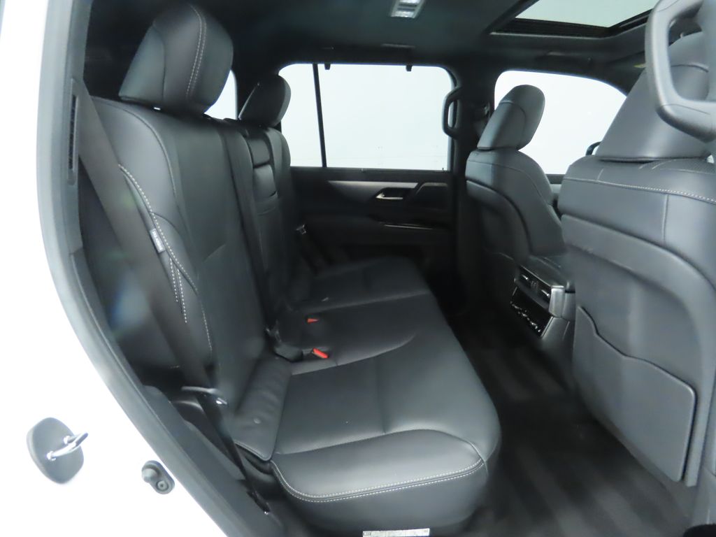 Thumbnail: 2023 Lexus LX - 22