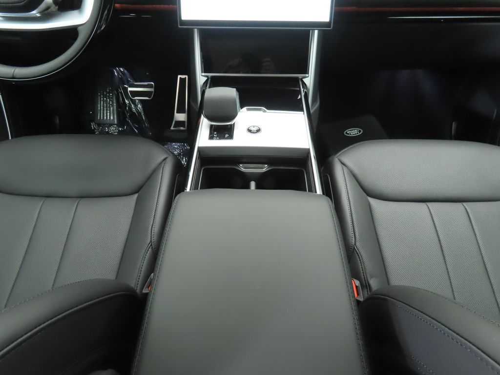 Thumbnail: 2025 Land Rover Range Rover - 16