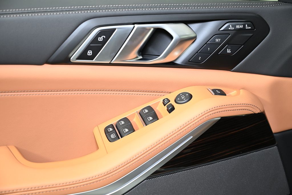 Thumbnail: 2026 BMW X7 - 22