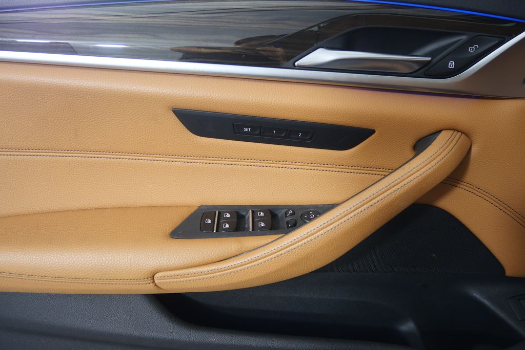 2018 BMW 5 Series 530i 8