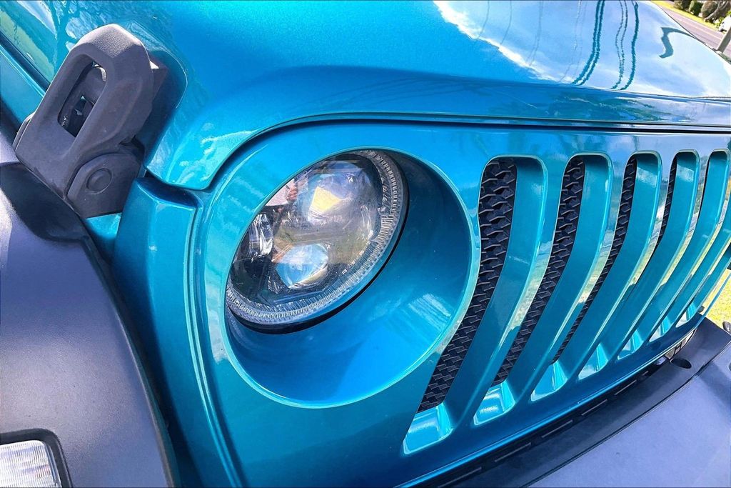 Used 2020 Teal Jeep Unlimited Sport image 32