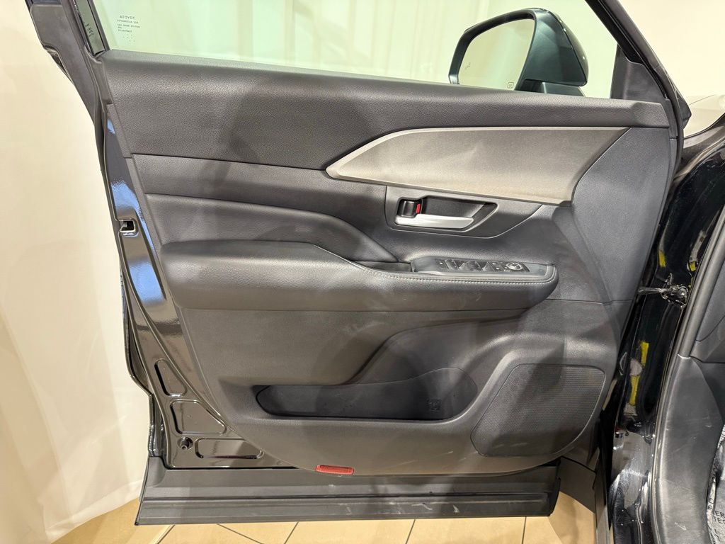 Thumbnail: 2024 Toyota Grand Highlander - 15