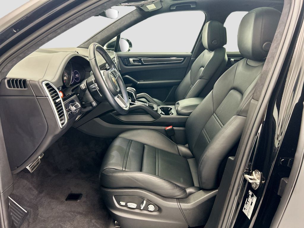 Thumbnail: 2021 Porsche Cayenne - 5