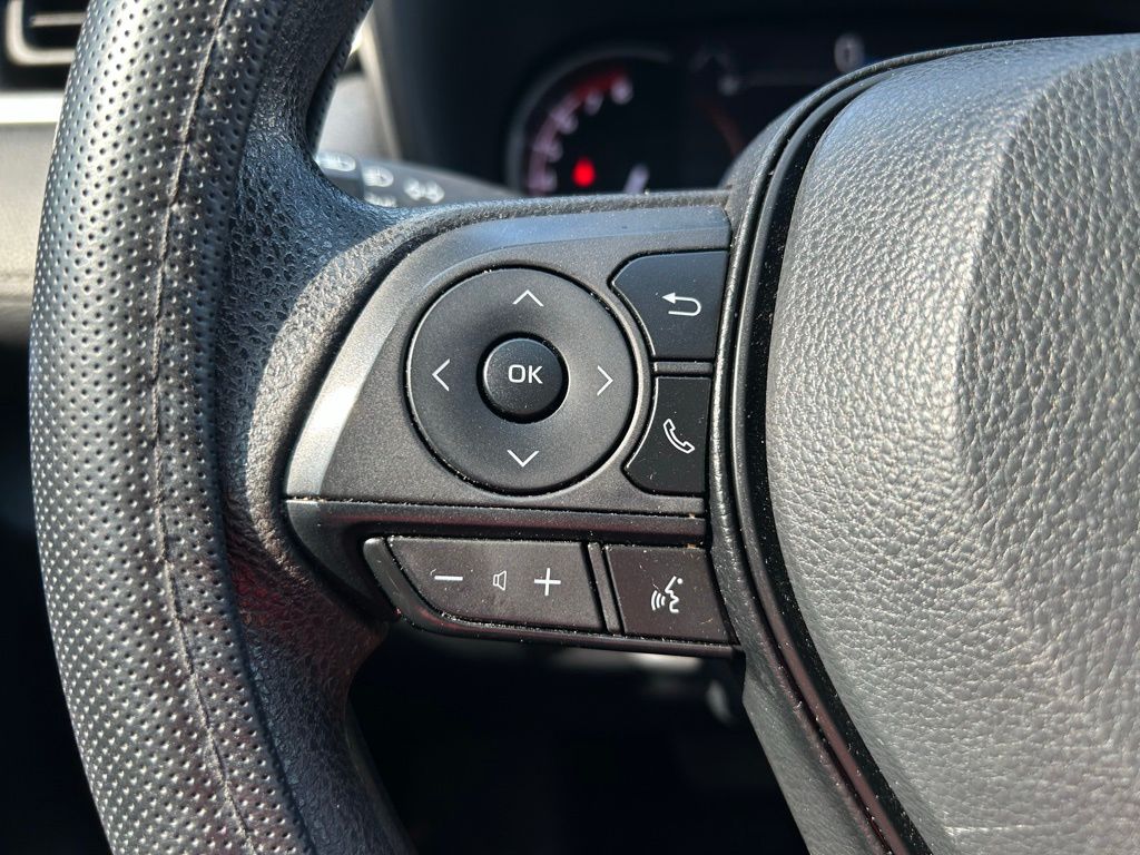 2023 Toyota RAV4 XLE 20