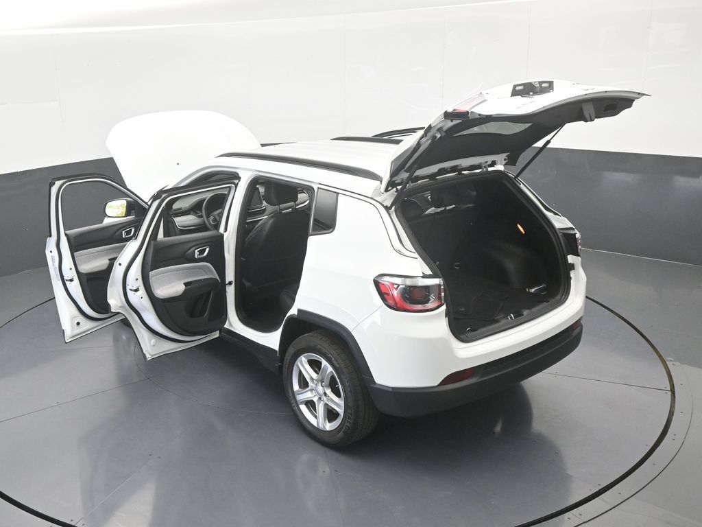 Used 2023 Bright White Clearcoat Jeep Latitude image 30