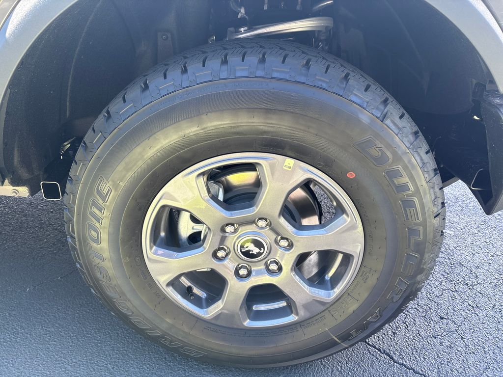 2025 Ford Bronco Base photo 8