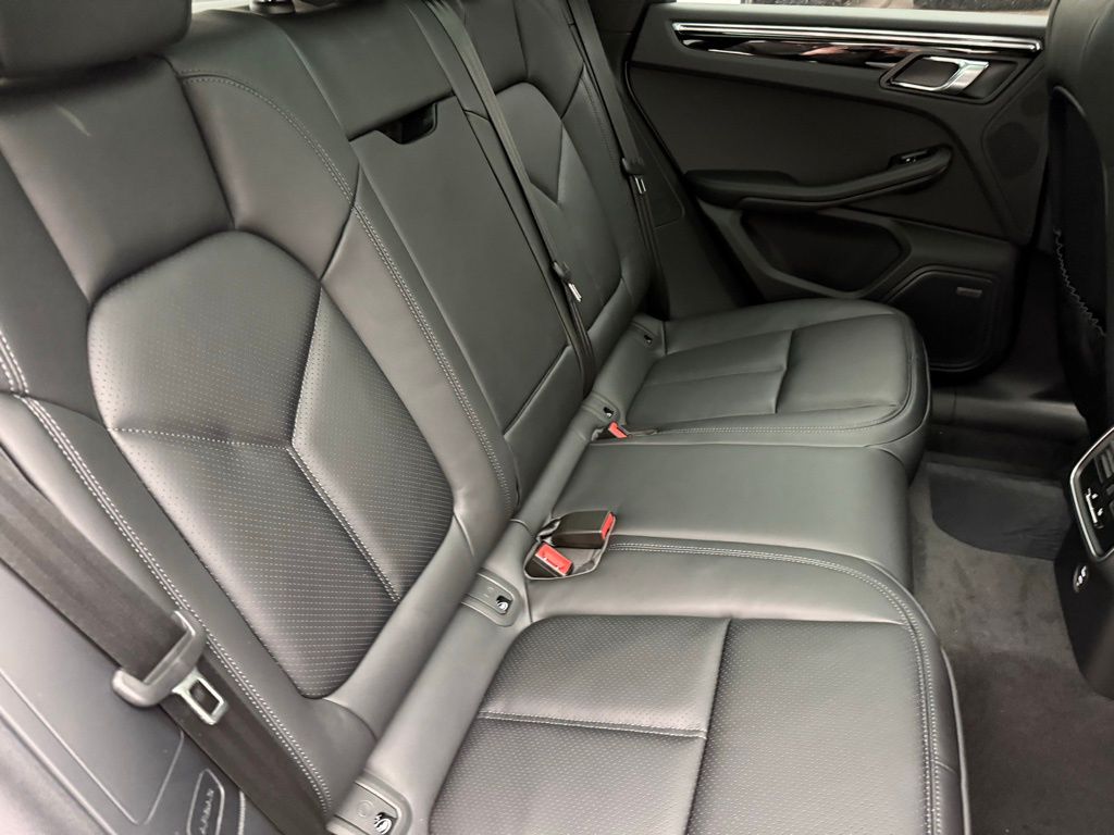 Thumbnail: 2026 Porsche Macan - 30