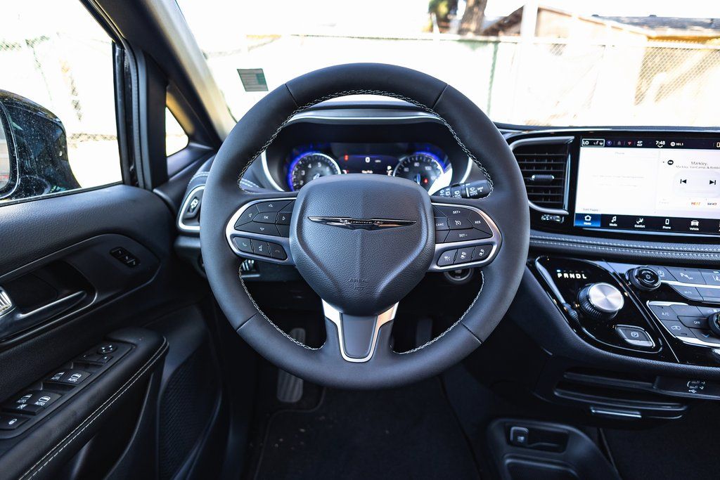2026 Chrysler Pacifica Select thumbnail 23