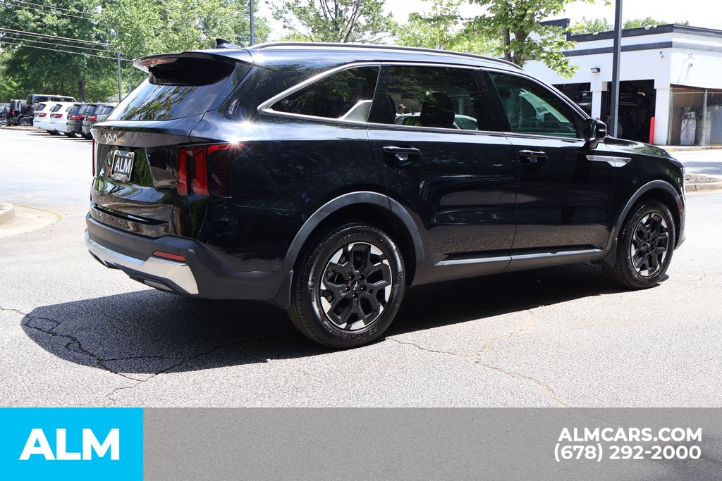 Used 2025 Black Kia S image 5