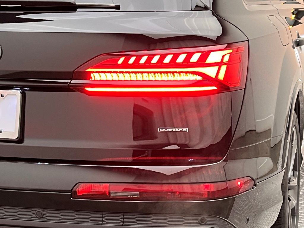 Thumbnail: 2026 Audi Q7 - 8