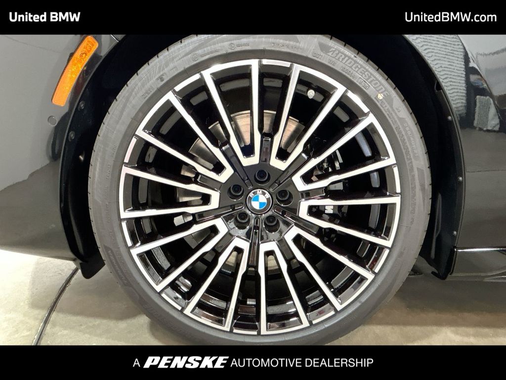 Thumbnail: 2025 BMW 7 Series - 10