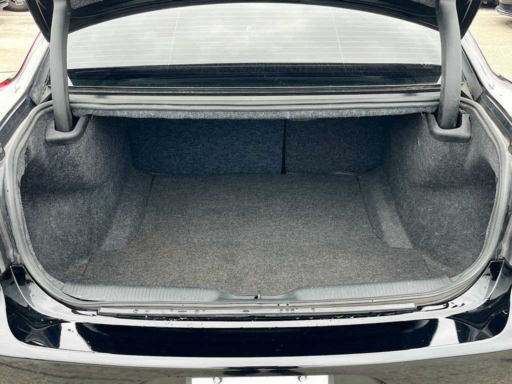 Used 2023 Black Dodge SXT image 25