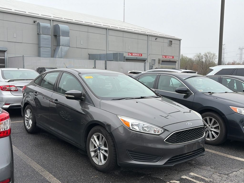 Gray (Magnetic) 2016 Ford Focus SE Sedan Front-Wheel Drive Automatic