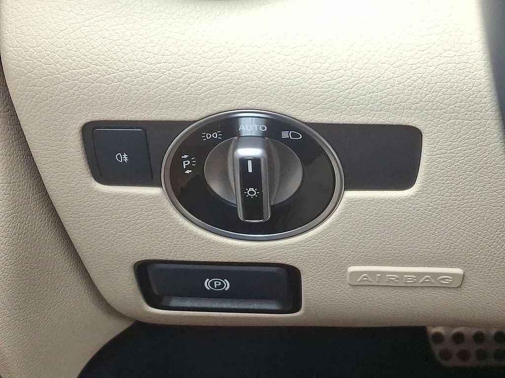 Thumbnail: 2016 Mercedes-Benz SLK - 23