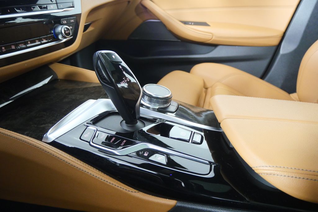 Thumbnail: 2023 BMW 5 Series - 27