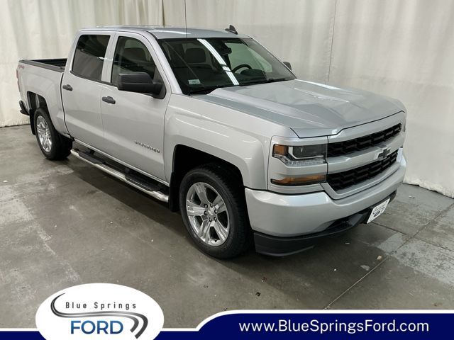 Silver Ice Metallic 2018 Chevrolet Silverado 1500 Custom Crew Cab 4WD Pickup Truck Four-Wheel Drive 6-Speed Automatic Overdrive