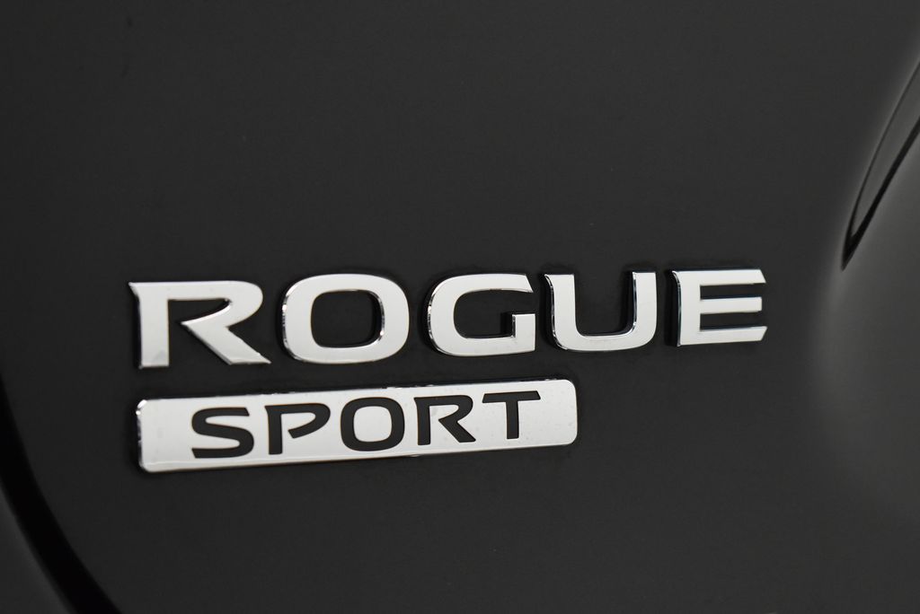 2022 Nissan Rogue Sport SL 9