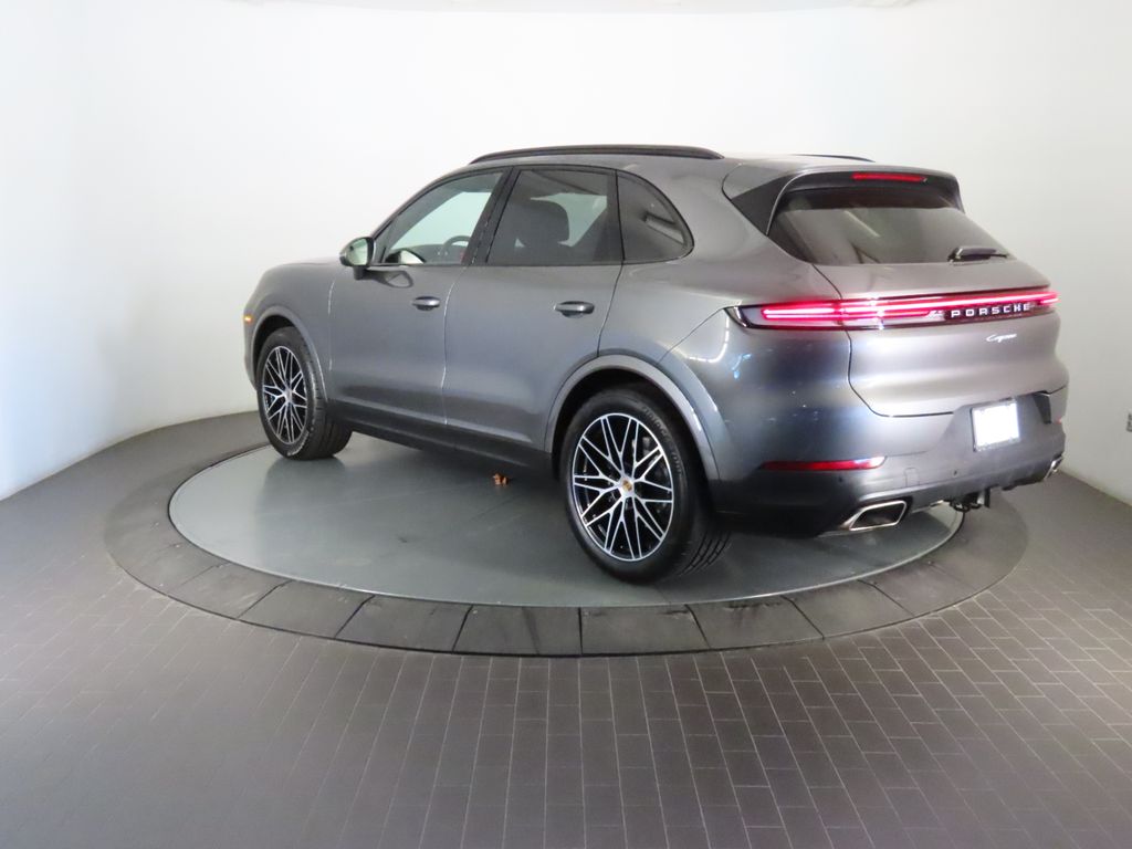Thumbnail: 2025 Porsche Cayenne - 3