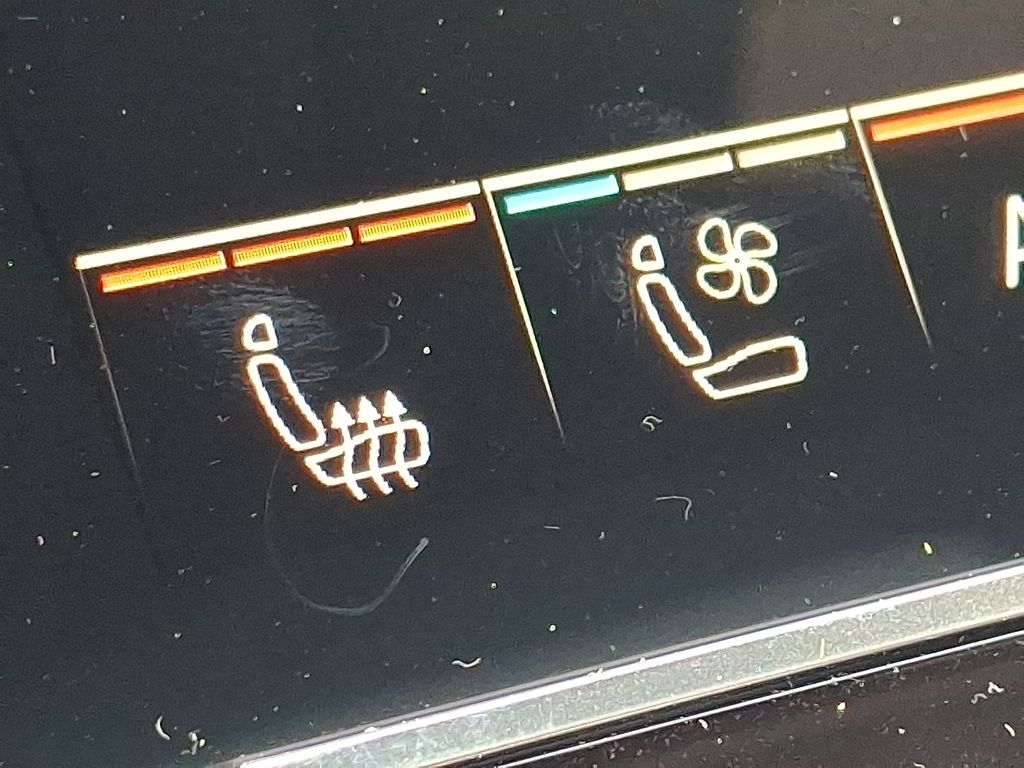 Thumbnail: 2026 Audi Q8 - 18